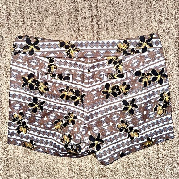 J. Crew Women's Stretch Hawaiian Print Flat Front Chino Shorts Brown Size 8 - Picture 4 of 8